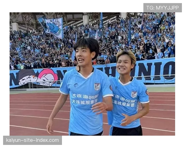 毛伟杰边路防守完爆对手 英博后卫零封表现赢得球迷掌声